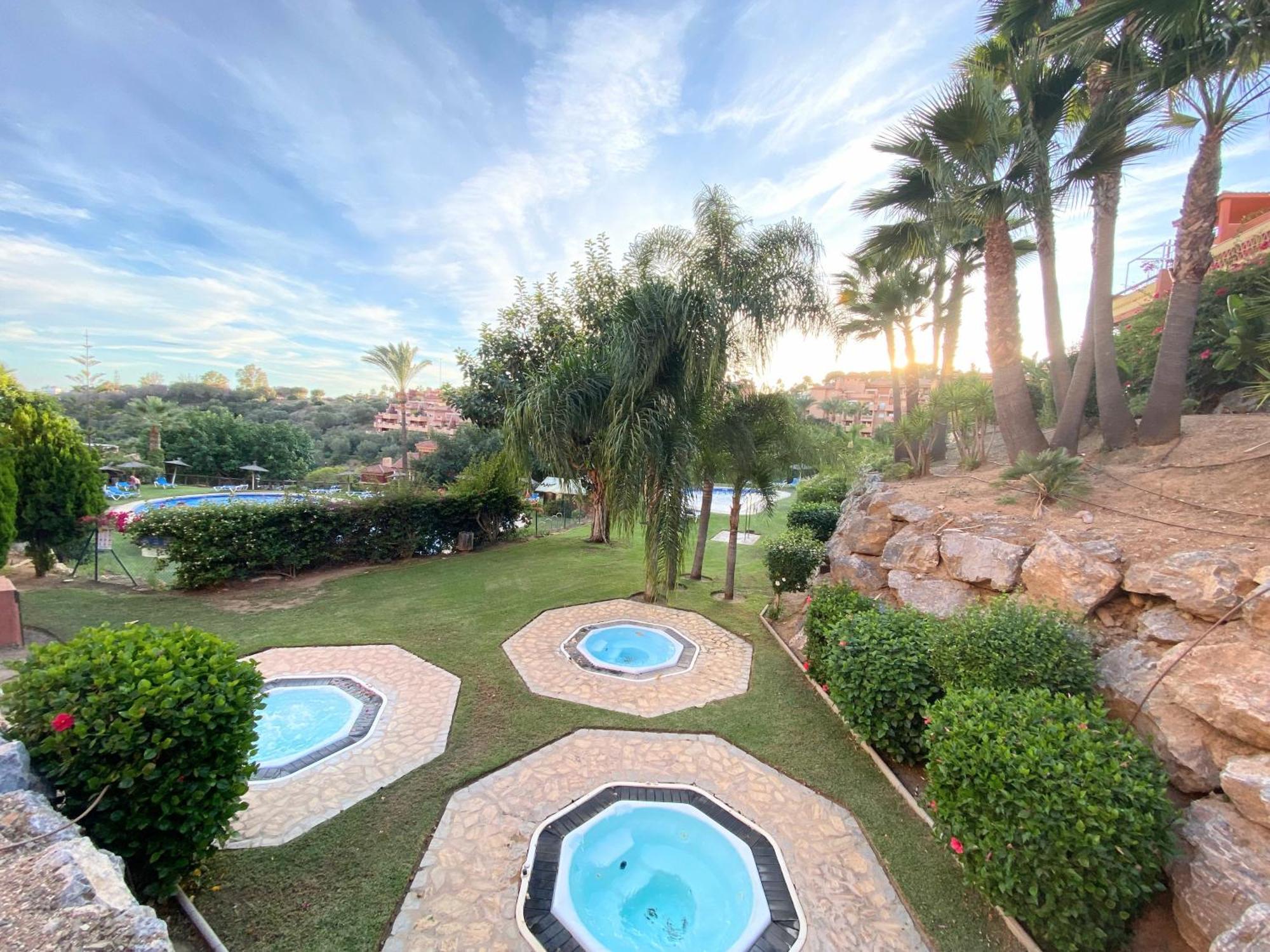 Golf & Resort Apartment In La Reserva De Marbella Esterno foto